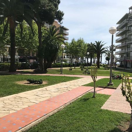 Apartamento Kristina Apartment Салоу Екстериор снимка