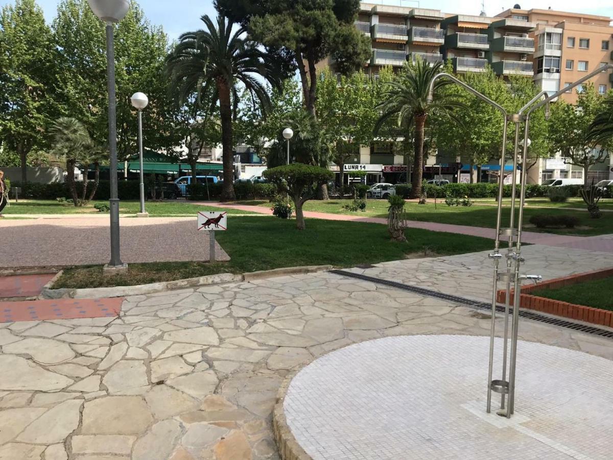 Apartamento Kristina Apartment Салоу Екстериор снимка