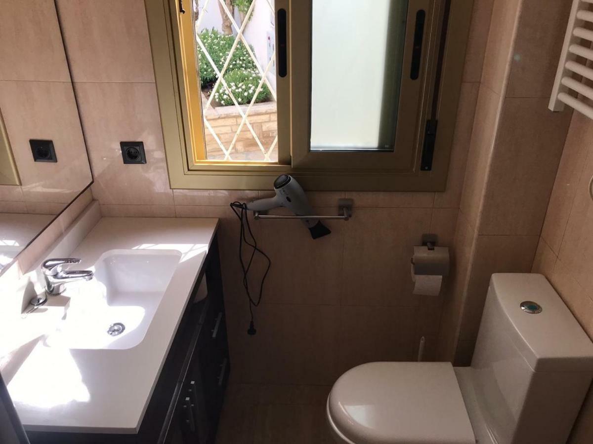 Apartamento Kristina Apartment Салоу Екстериор снимка