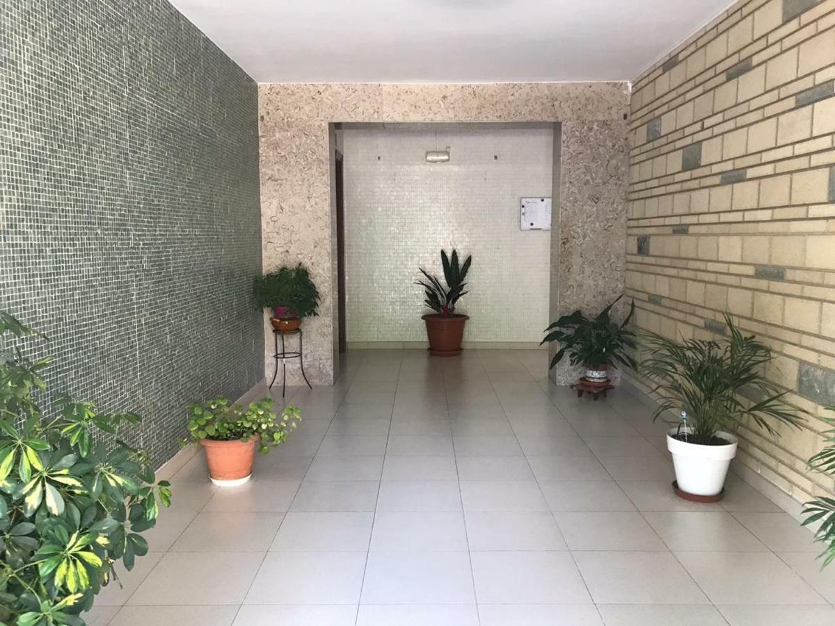 Apartamento Kristina Apartment Салоу Екстериор снимка