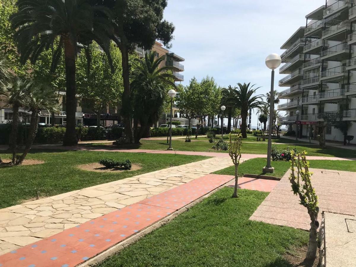 Apartamento Kristina Apartment Салоу Екстериор снимка