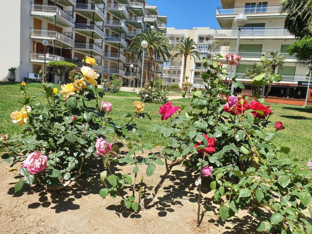 Apartamento Kristina Apartment Салоу Екстериор снимка