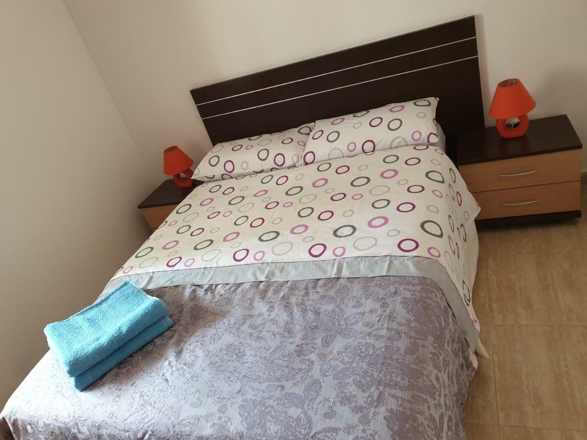 Apartamento Kristina Apartment Салоу Екстериор снимка