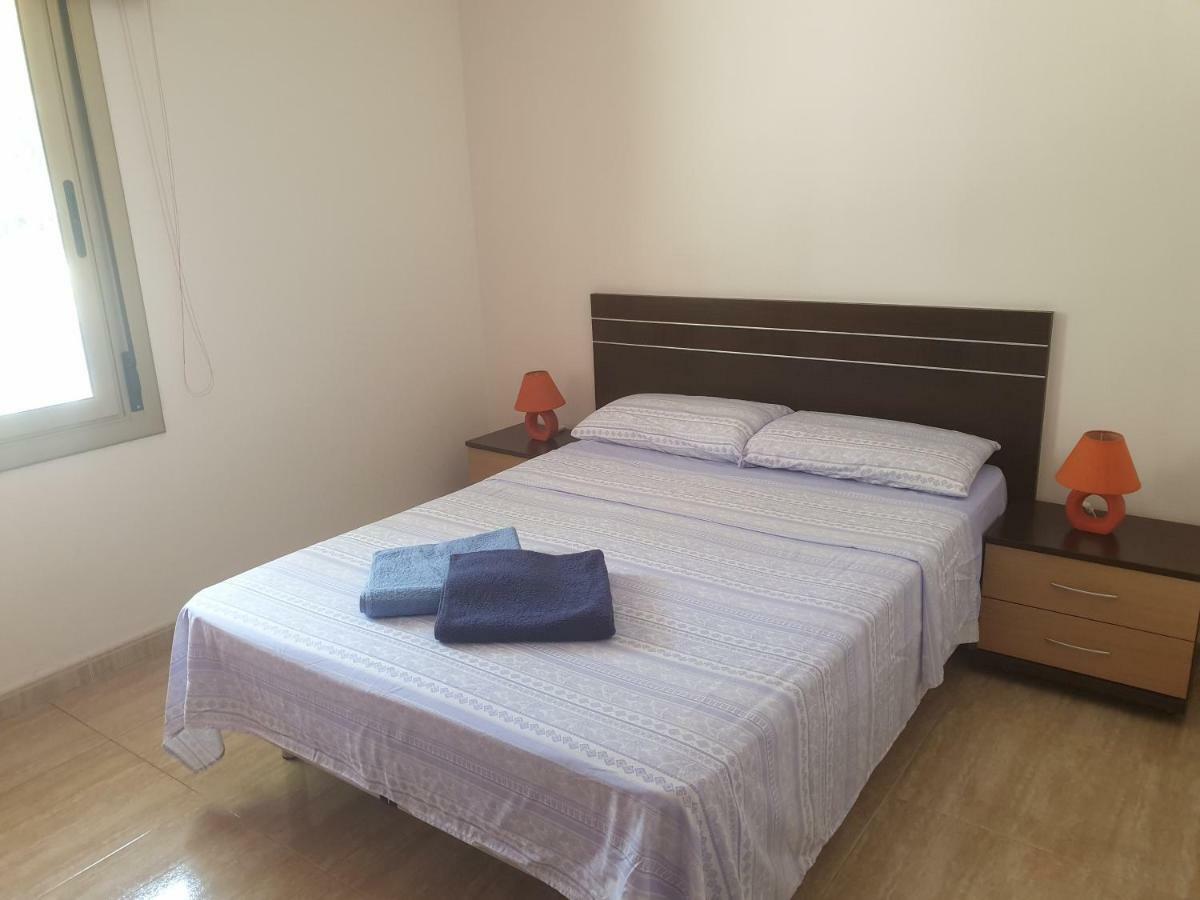 Apartamento Kristina Apartment Салоу Екстериор снимка