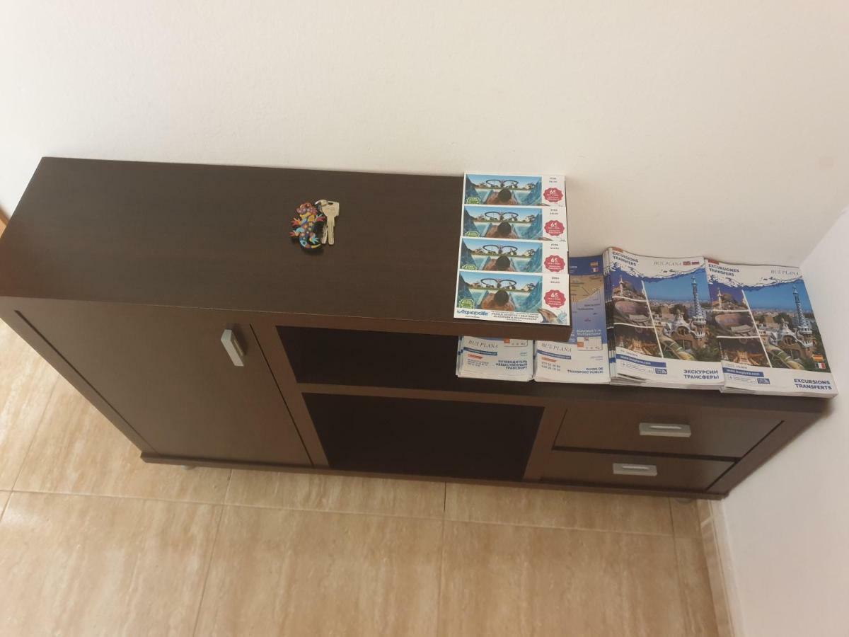 Apartamento Kristina Apartment Салоу Екстериор снимка